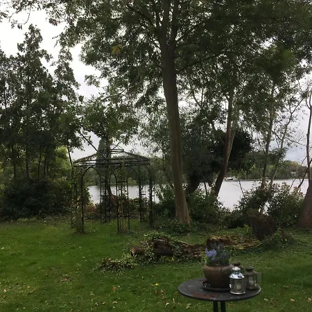 Huis In De Bergse Plas *