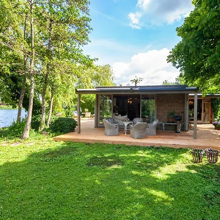 Huis In De Bergse Plas *