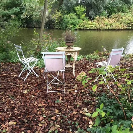 Huis In De Bergse Plas