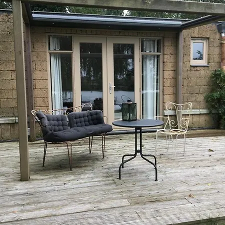 Huis In De Bergse Plas *